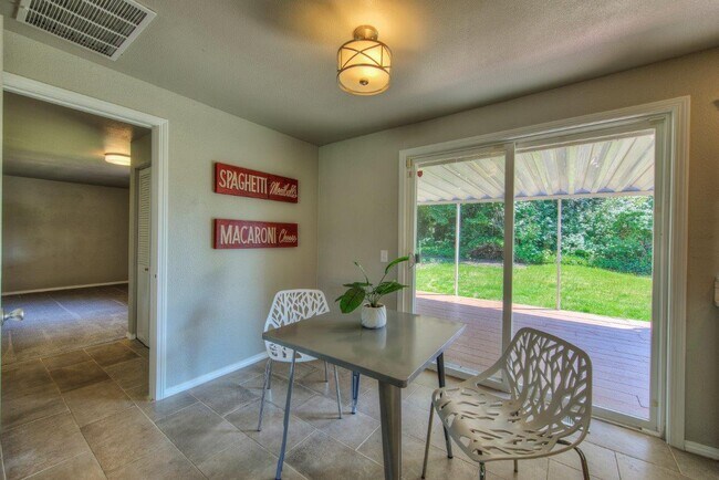 Dining - 13019 SE 164th St