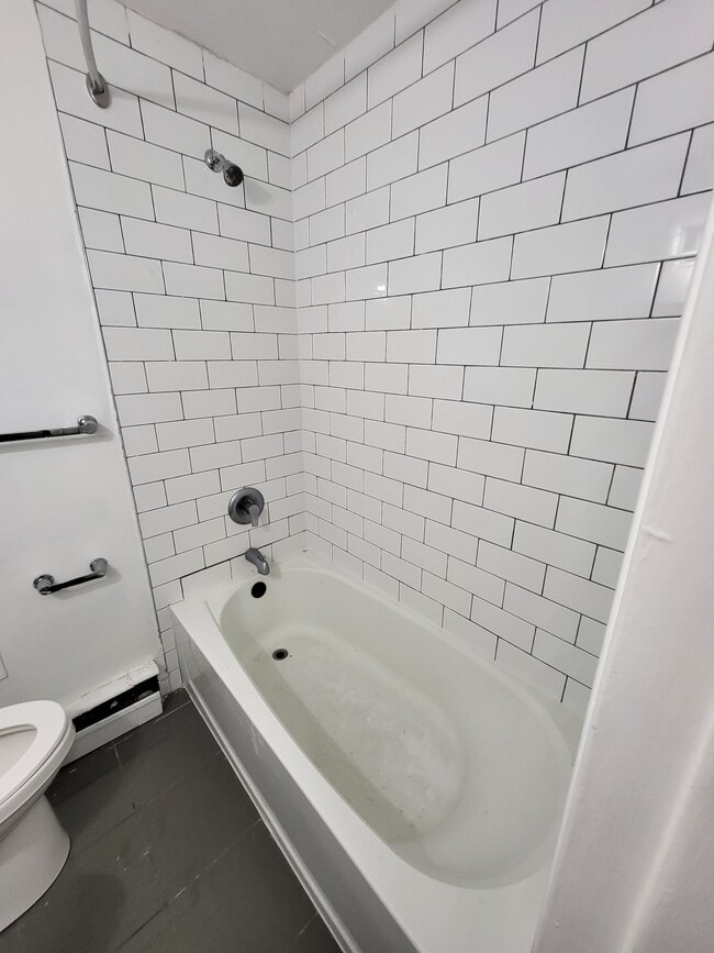 Photo - 21 Stirling Ave S Unit 2