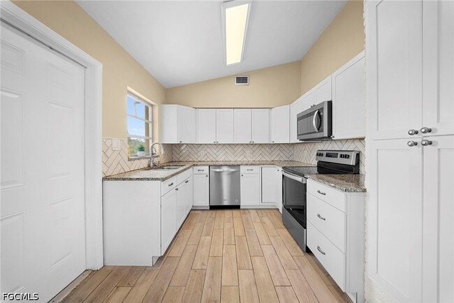 275 Lakeview Dr