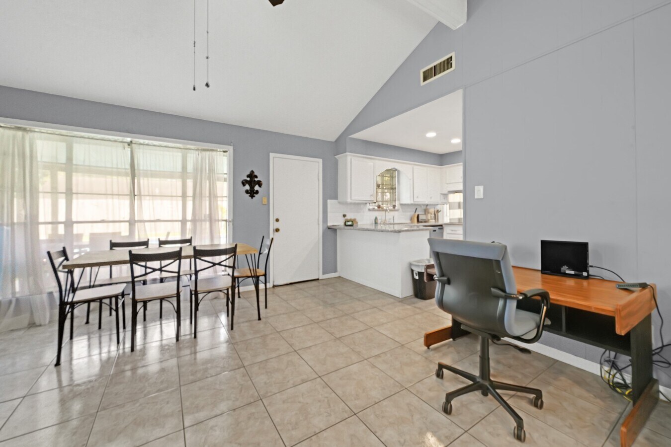 Photo - 222 Wickhamford Way