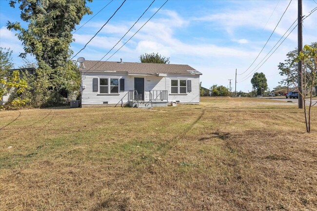 Photo - 2000 N Douglas Blvd