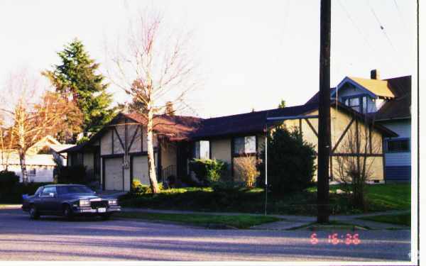 Photo - 866-866B S 35th St Apartments