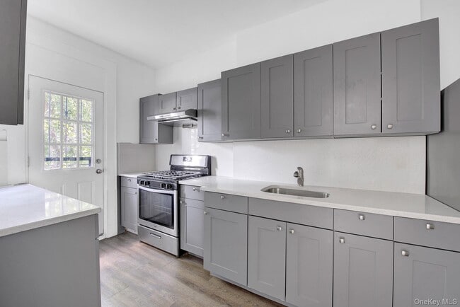 Building Photo - 71-11 68th St
