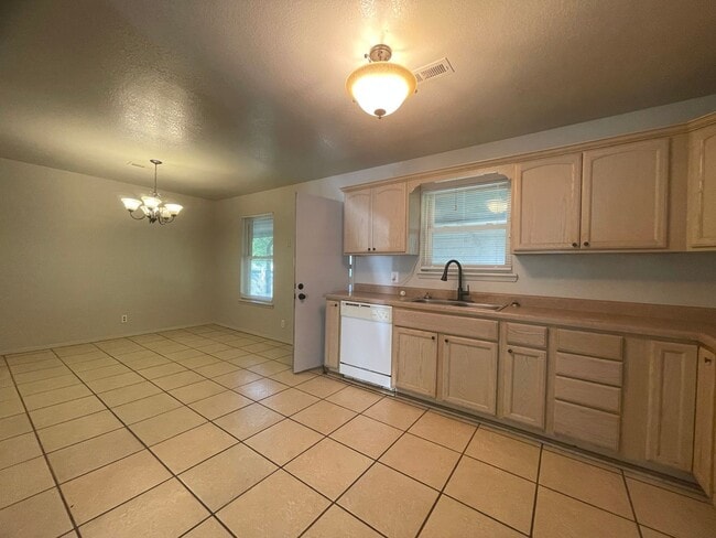 Photo - Cute Glenpool 3BD/1.5 BA near High School