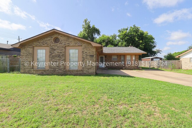 Building Photo - East Tulsa 3 Bedroom Gem! Available for immediate move in!
