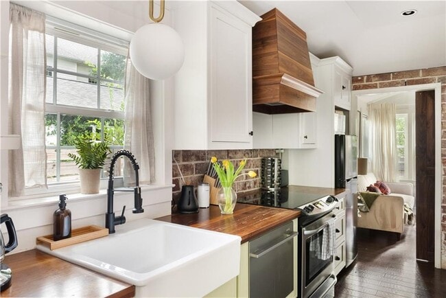 32 Esten St SE