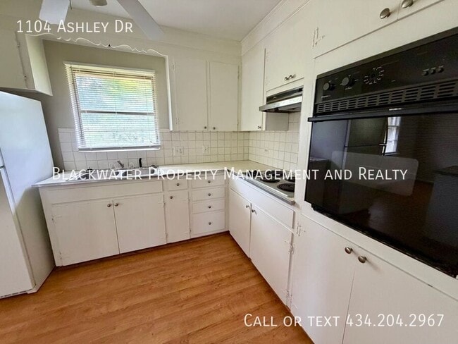Photo - 1104 Ashley Dr