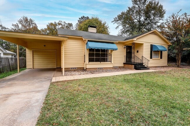 Photo - 3 Bedroom 2 Bathroom House in Texarkana, TX