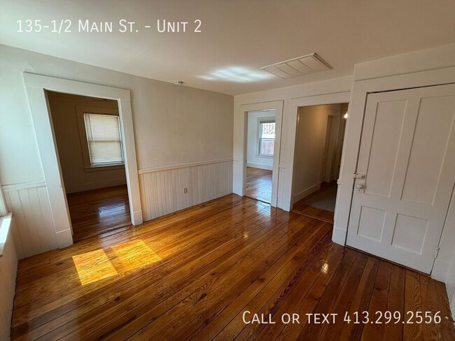Building Photo - 135-1/2 Main St.-Unit 2 Unit 2 Rental