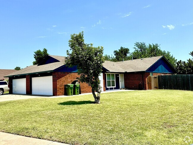 Building Photo - Duplex in Yukon Rental