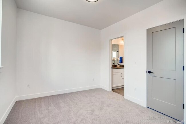 Photo - 3460 S Corona St Casa Adosada