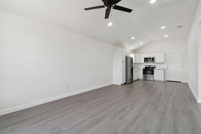 Photo - 1087 Schubert Ln