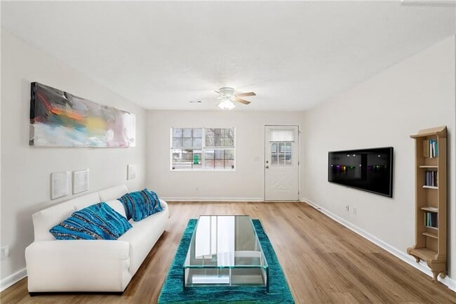 Photo - 6290 Love St