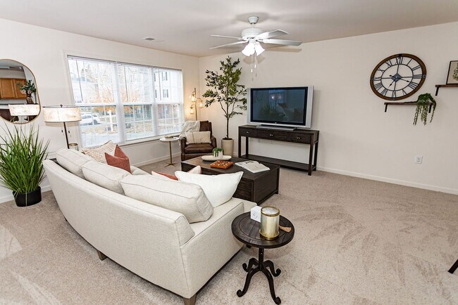 2BR/2BA: Living Room