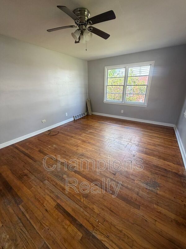 Photo - 3122 Baldwin St