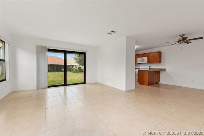 Photo - 1496 SE Colchester Cir