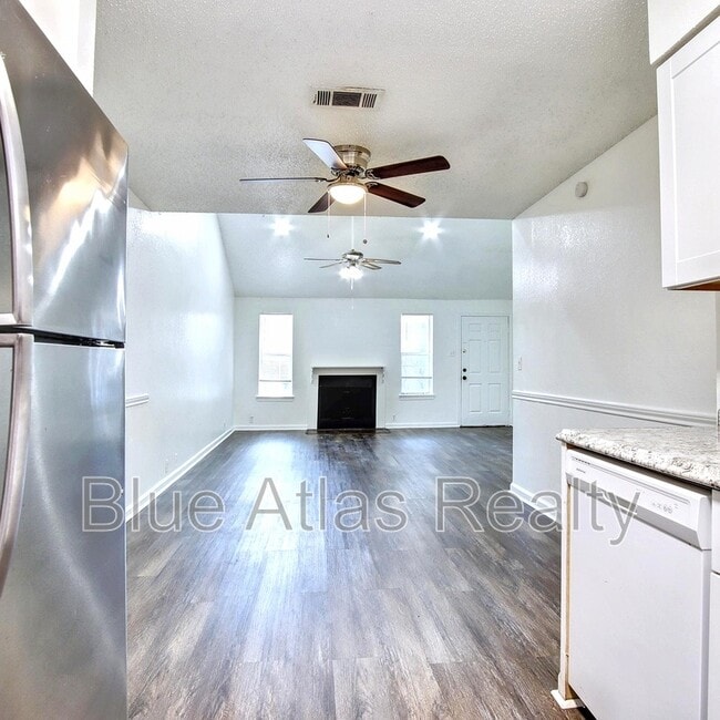 Photo - 916 Hilltop Dr