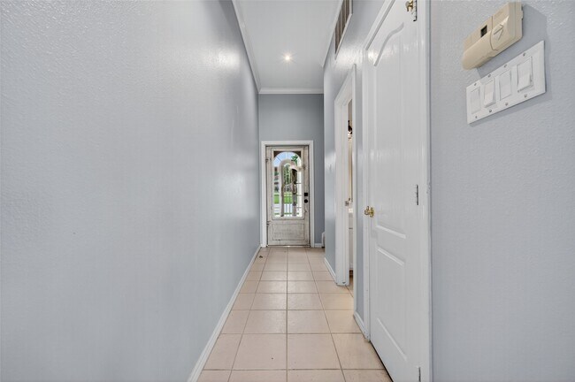 Photo - 16 Regency Pt