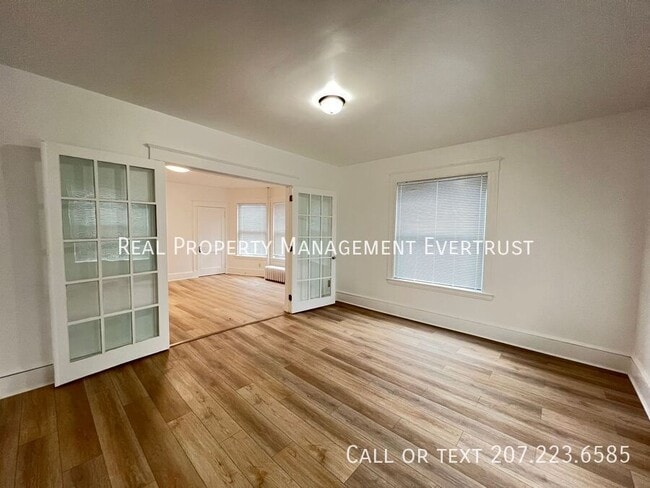 53 Wood St Unidad 1 Front first floor unit