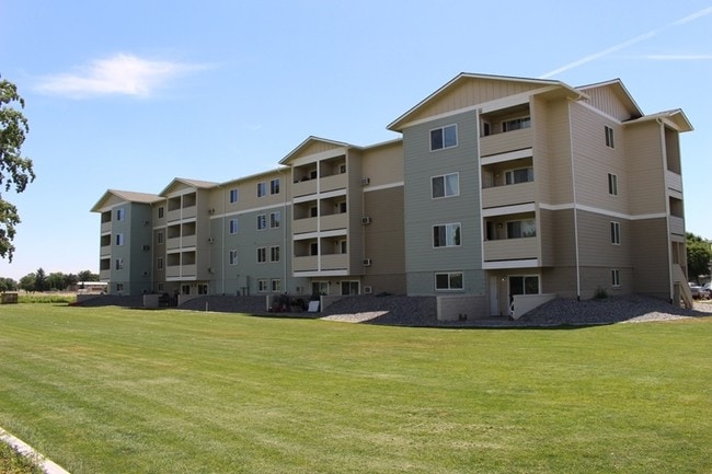 Photo - Country Club Manor Apartments
