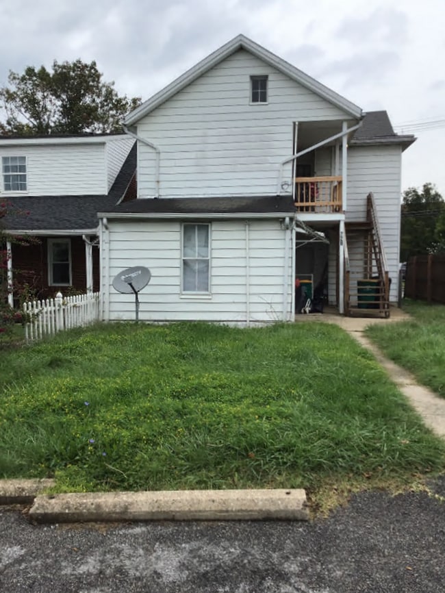 Building Photo - 726 Lincoln Way E Unit 726 B