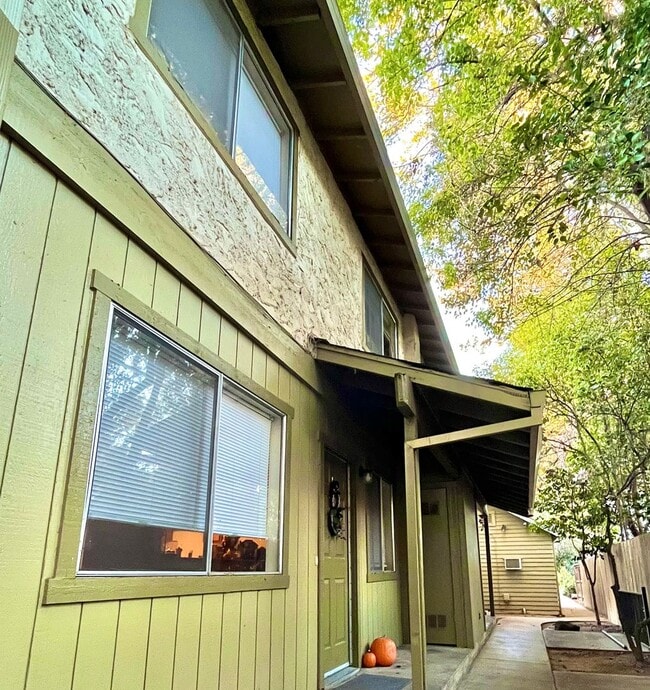 Photo - 313 W 1st Ave