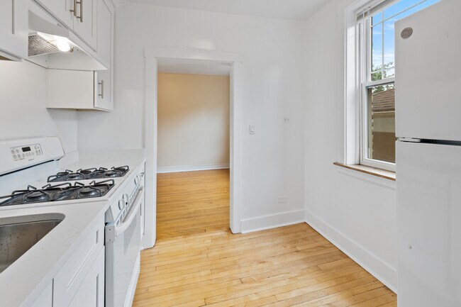 Photo - 1923 W Estes Ave Unit 2S