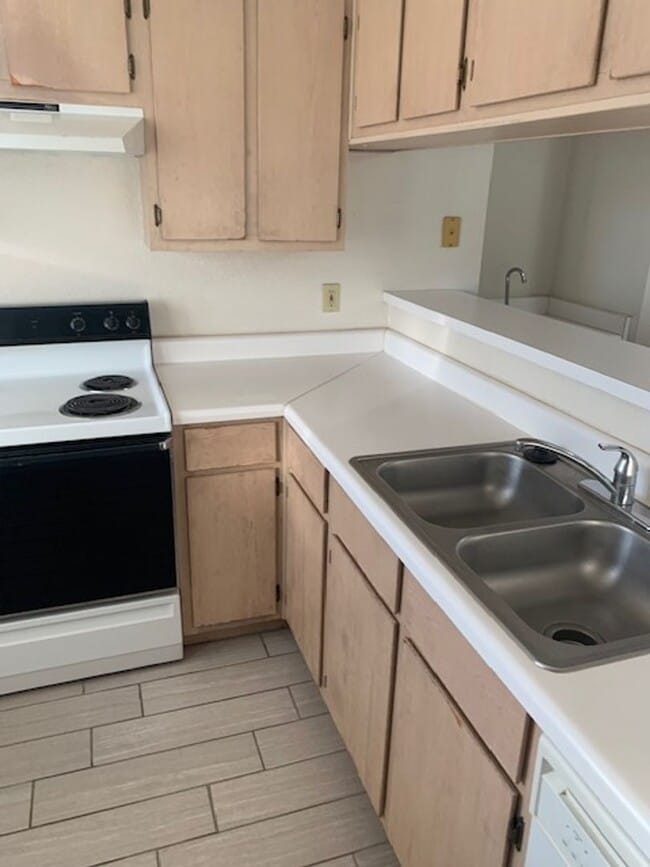 Photo - 2 bed 2 bath condo on 3rd floor Unit O301