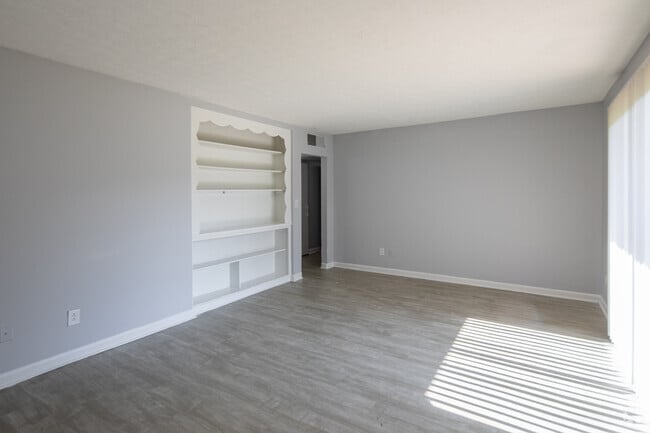 3BR, 2BA - 1,175SF - Living Room