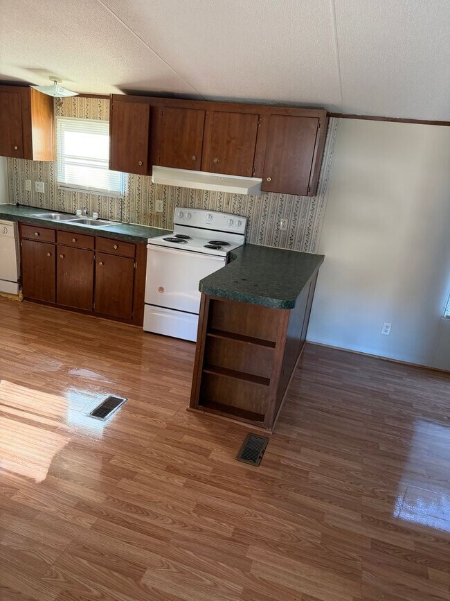 Photo - 3 bed 2 bath includes garden tub, patio, fireplace.