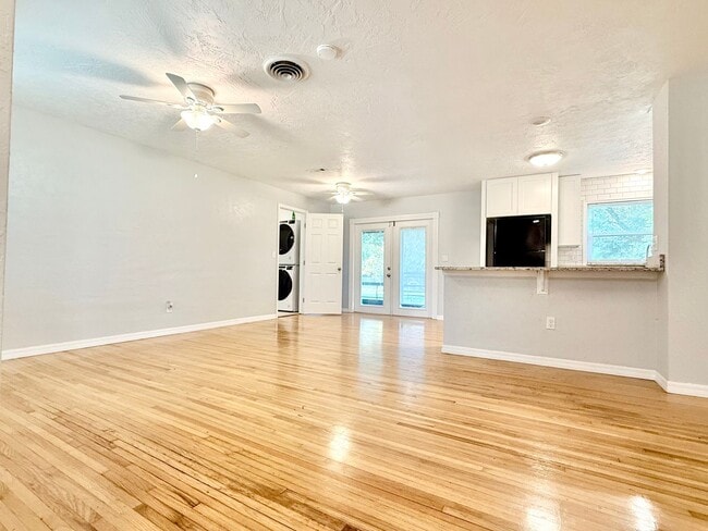 Photo - Your DeLand Escape: 4 Bedrooms + Pool at G...