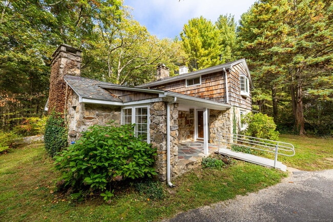 Photo - 418 Plymouth Rd