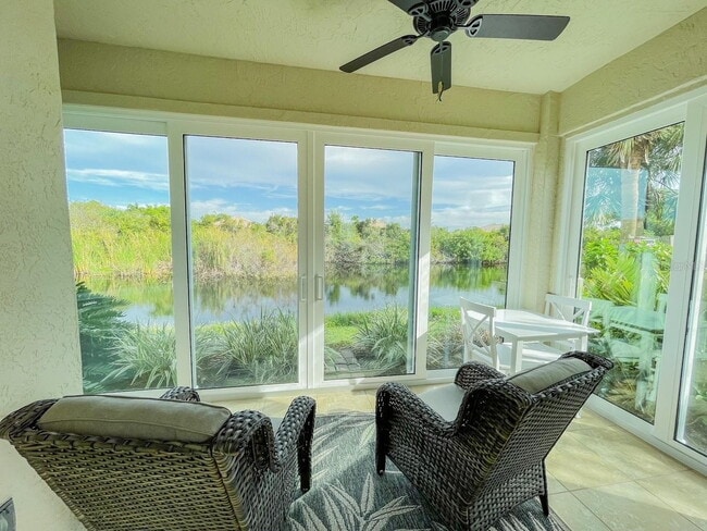 Beach and Downtown Venice! Furnished ground floor condo! Gorgous!