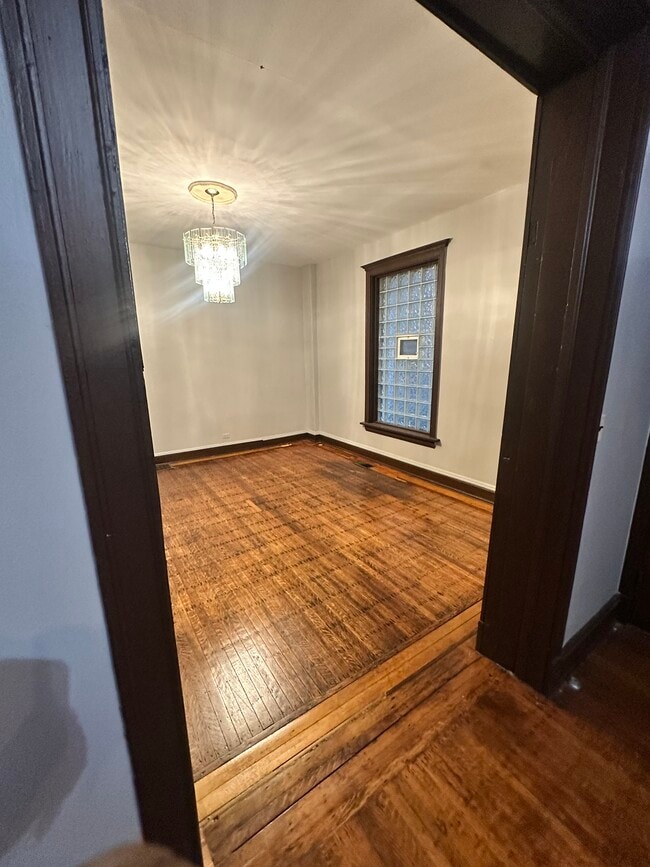 Photo - 4930 S St Lawrence Ave