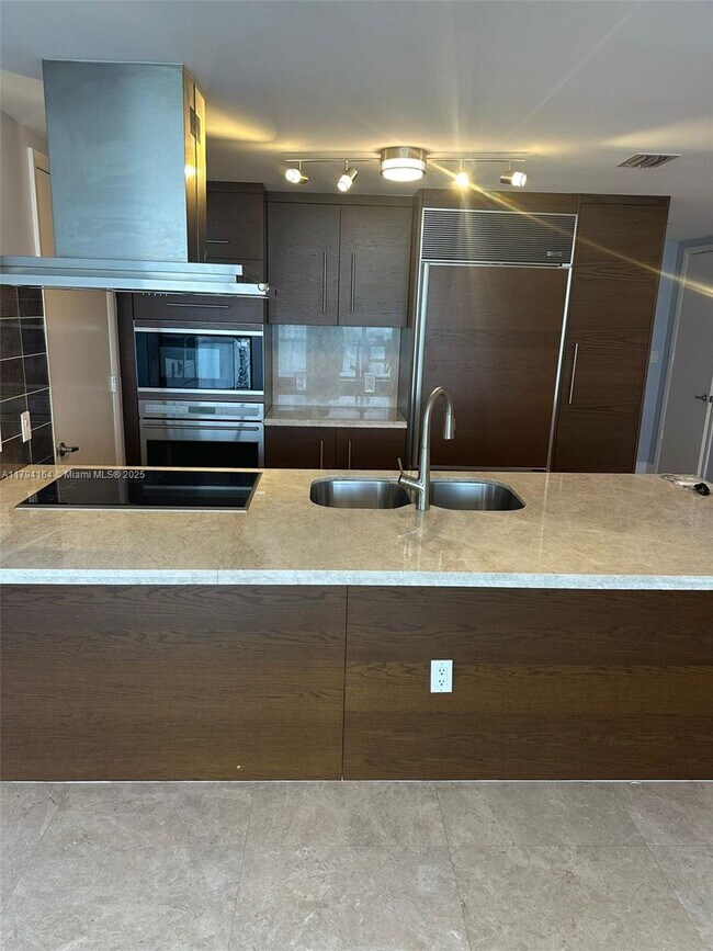 Photo - 495 Brickell Ave Unidad 5211