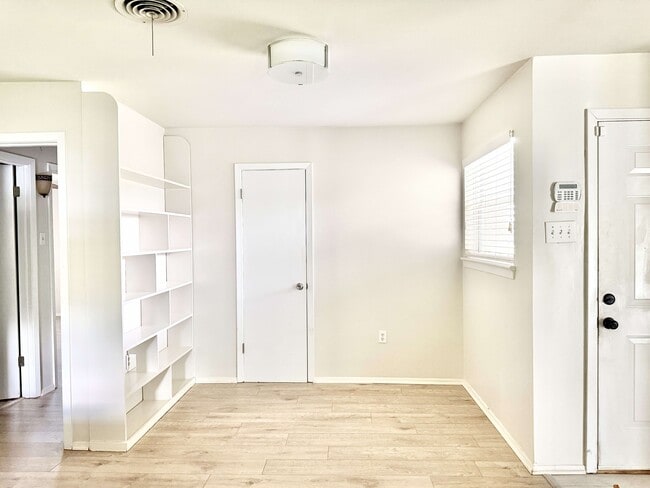 6967 Menlo Dr
