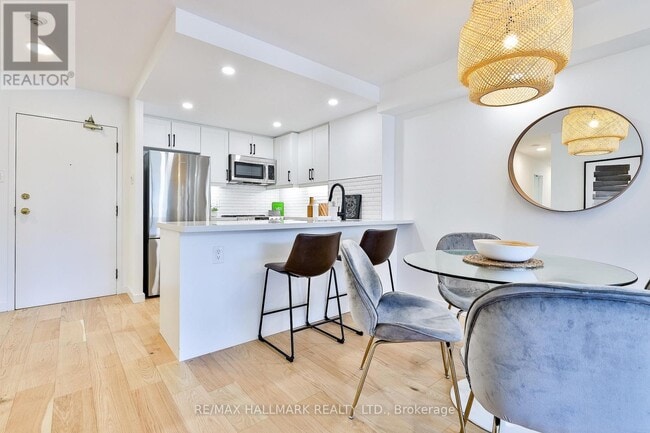 Photo - 117 Gerrard St E Unit 402