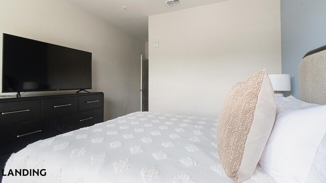 Photo - 65 Sentosa Dr Unidad 509-210