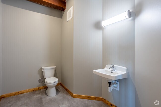 3BR, 1.5BA - 1668SF - Half Bath