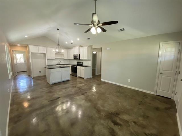 1017 S Scullin Ave