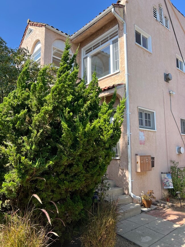 Photo - 123 1/2 S Avenue 58 Unit 123 1/2