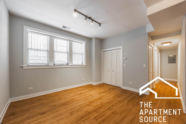 Building Photo - 4628 N Leavitt St Unit GDN