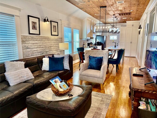 Photo - 1406 Edwards St