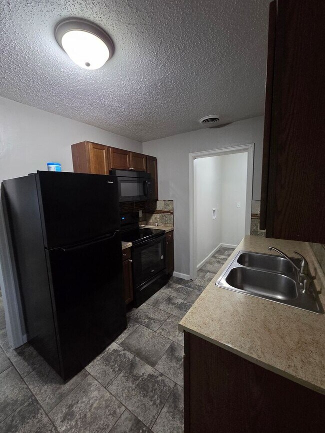 Photo - 1739 S Glenn Ave