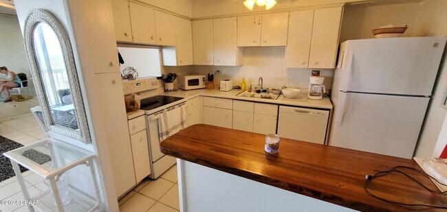 Photo - 2800 N Atlantic Ave Unidad 1209