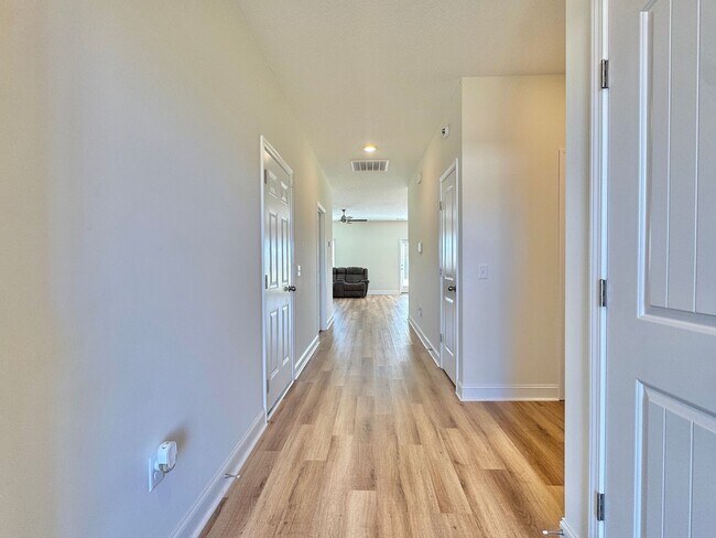 Photo - AVAILABLE NOVEMBER [PET FRIENDLY]