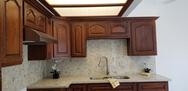 Cocina - 1438 E 8th St Unidad Charming 2 bedroom