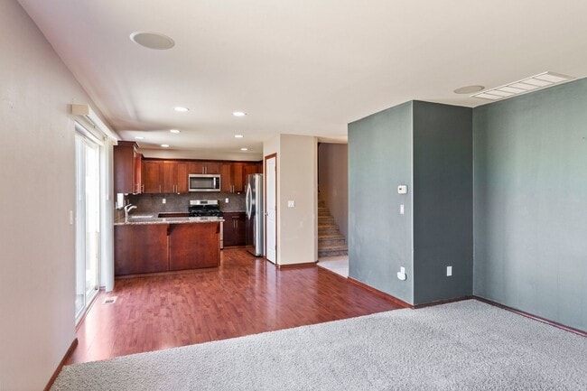 Photo - 4 Bed 2.5 Bath - Small Dog - Fully Fenced Yard - NAS Whidbey