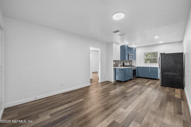 231 E 16th St Unit 3