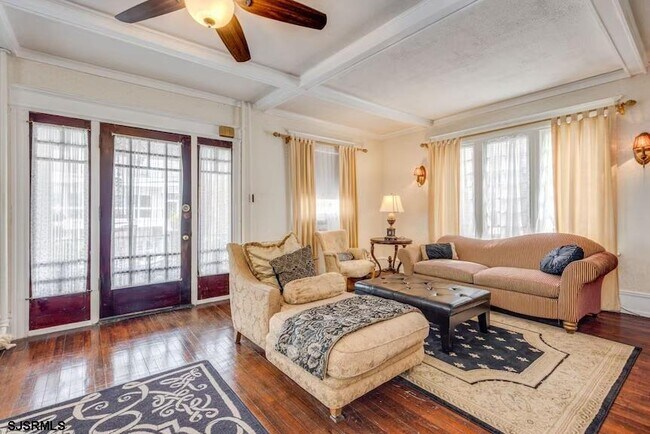 Photo - 24 S Vassar Square